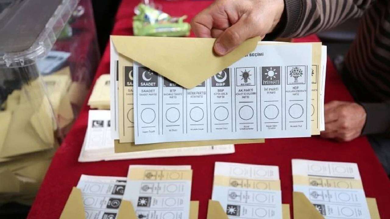Son anket siyasetteki tüm hesapları alt üst etti: "Yeni Parti" sahneden çekilirse sandıktan ne çıkar? İşte o tablo! 4